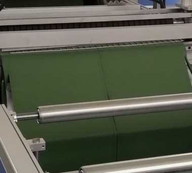 全自動(dòng)石墨烯電熱膜焊接現(xiàn)場